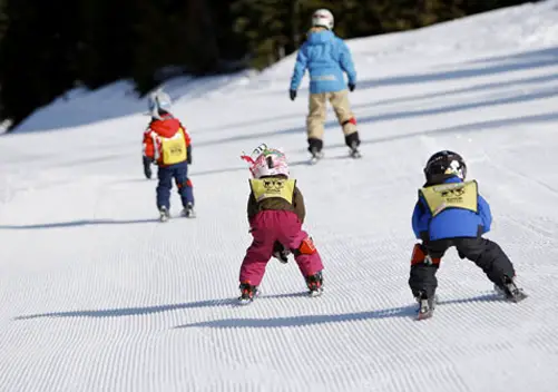 Whistler ski lessons: lots of kids
