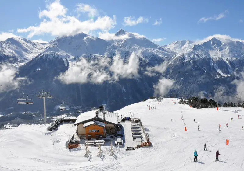 Online Ski Clothing Rental in the French Alps