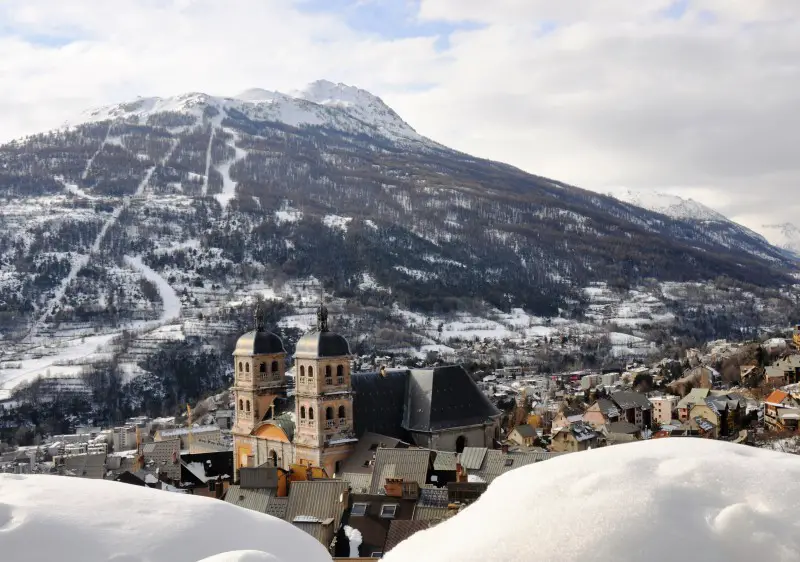 best-ski-resorts-in-france-top-rated-french-alps-powder-skiing