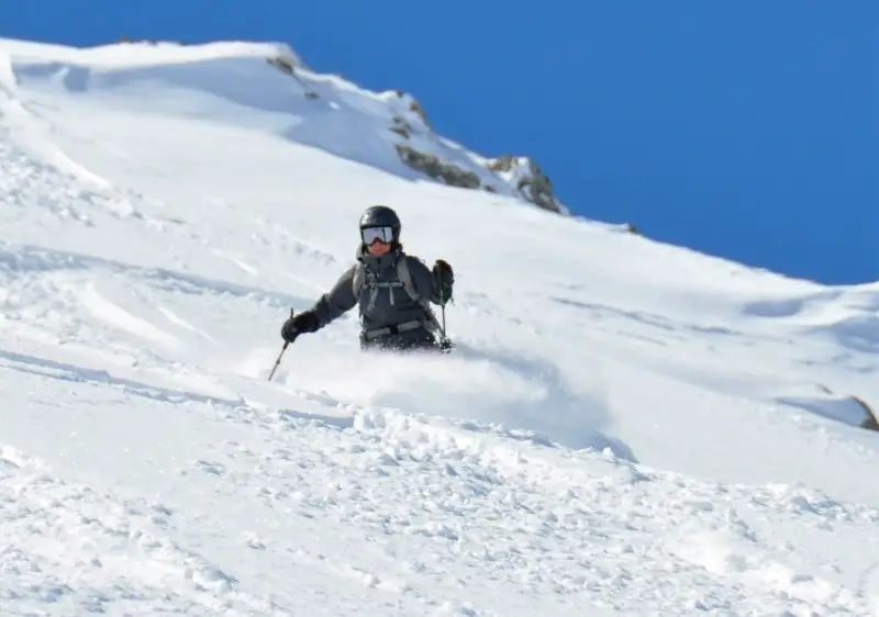 Off-piste skiing - Our guide to skiing beyond the markers